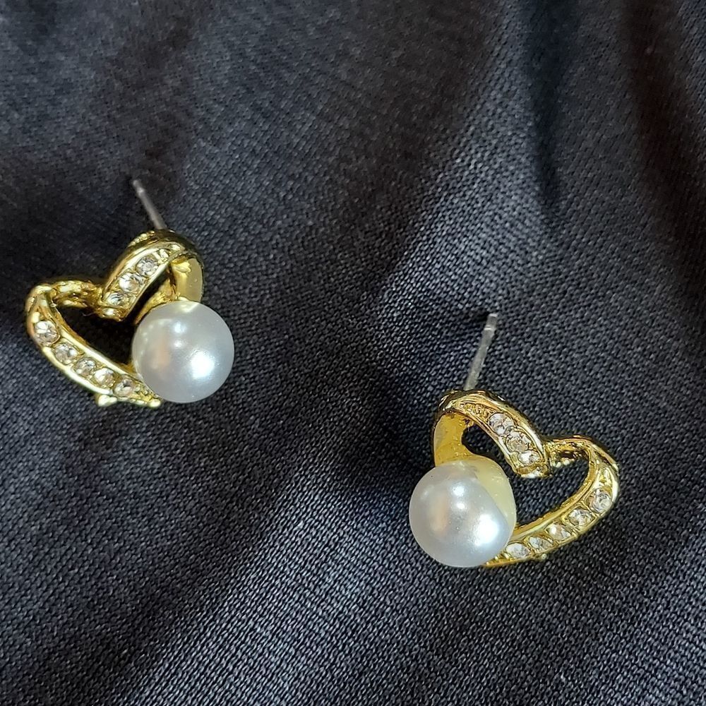 GOLD DIAMOND HEART PEARL STUD EARRINGS